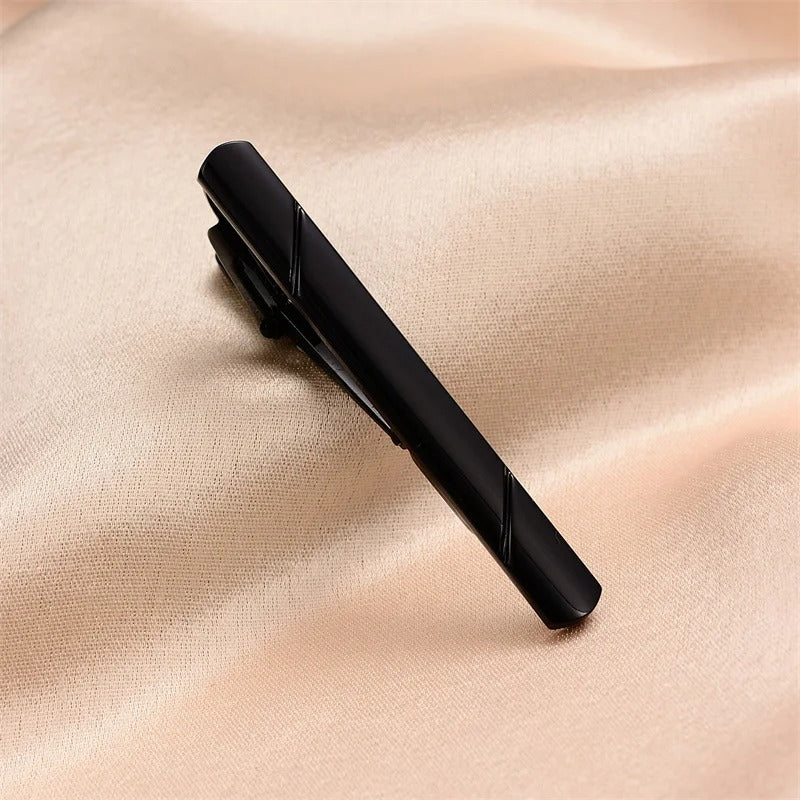The Valro Crest Tie Clip Set